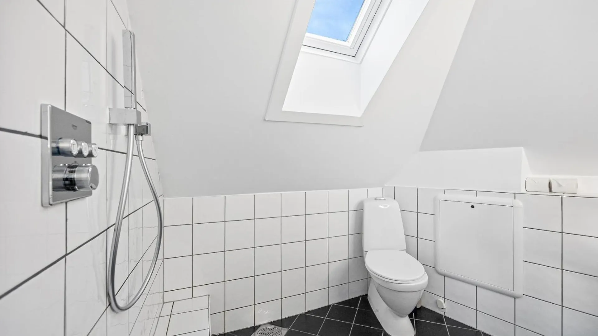 View To Bryggen - Renovated Dec 24 - Historic Cobblestone Street Daire Bergen